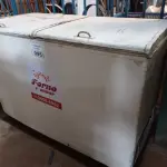 LOTE 095 - 01 FREEZER HORIZONTAL 02 TAMPAS 220V. (NO ESTADO) ATENÇÃO! FAZER A VISITAÇÃO ANTES DE ARREMATAR, NÃO SABEMOS SE FUNCIONA. LEILÃO NÃO TEM GARANTIA E NEM DEVOLUÇÃO, SUJEITO A POSSÍVEIS AVARIAS VISÍVEIS/OCULTAS E/OU AUSÊNCIA DE COMPONENTES.