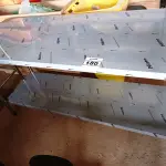 LOTE 180 - 01 MESA MEDINDO 180CMX65CM COM PANELEIRO EM AÇO INOX. (NOVO) (NO ESTADO, NÃO SABEMOS SE FUNCIONA. LEILÃO NÃO TEM GARANTIA E NEM DEVOLUÇÃO).