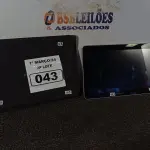 LOTE 043 - 01 TABLET MARCA SAMSUNG. (NO ESTADO) ATENÇÃO! FAZER A VISITAÇÃO ANTES DE ARREMATAR, NÃO SABEMOS SE FUNCIONA. LEILÃO NÃO TEM GARANTIA E NEM DEVOLUÇÃO, SUJEITO A POSSÍVEIS AVARIAS VISÍVEIS/OCULTAS E/OU AUSÊNCIA DE COMPONENTES.