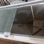 LOTE 145 - 01 FREEZER HORIZONTAL COM TAMPAS DE CORRER 220V. (NO ESTADO) ATENÇÃO! FAZER A VISITAÇÃO ANTES DE ARREMATAR, NÃO SABEMOS SE FUNCIONA. LEILÃO NÃO TEM GARANTIA E NEM DEVOLUÇÃO, SUJEITO A POSSÍVEIS AVARIAS VISÍVEIS/OCULTAS E/OU AUSÊNCIA DE COMPONENTES.