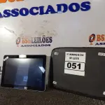 LOTE 051 - 01 TABLET MARCA SAMSUNG. (NO ESTADO) ATENÇÃO! FAZER A VISITAÇÃO ANTES DE ARREMATAR, NÃO SABEMOS SE FUNCIONA. LEILÃO NÃO TEM GARANTIA E NEM DEVOLUÇÃO, SUJEITO A POSSÍVEIS AVARIAS VISÍVEIS/OCULTAS E/OU AUSÊNCIA DE COMPONENTES.