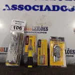 LOTE 106 - 01 KIT DE CHAVE INTERCAMBIÁVEL MULTIFUNCIONAL, 01 KIT DE CHAVES ALLEN, 01 CHAVE COM 06 POSTAS INTERCAMBIÁVEIS E 01 JOGO DE CHAVES FENDA/PHILIPS 02 PEÇAS. (NO ESTADO) ATENÇÃO! FAZER A VISITAÇÃO ANTES DE ARREMATAR, NÃO SABEMOS SE FUNCIONA. LEILÃO NÃO TEM GARANTIA E NEM DEVOLUÇÃO, SUJEITO A POSSÍVEIS AVARIAS VISÍVEIS/OCULTAS E/OU AUSÊNCIA DE COMPONENTES.