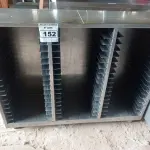 LOTE 152 - 01 ARMÁRIO PARA 54 BANDEJAS EM AÇO INOX. (NO ESTADO, NÃO SABEMOS SE FUNCIONA. LEILÃO NÃO TEM GARANTIA E NEM DEVOLUÇÃO).