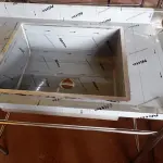 LOTE 186 - 01 MESA COM TANQUE E ESPELHO MEDINDO 110CMX66CM EM AÇO INOX. (NO ESTADO, NÃO SABEMOS SE FUNCIONA. LEILÃO NÃO TEM GARANTIA E NEM DEVOLUÇÃO).