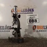 LOTE 088 - 01 MICROSCÓPIO. (NO ESTADO) ATENÇÃO! FAZER A VISITAÇÃO ANTES DE ARREMATAR, NÃO SABEMOS SE FUNCIONA. LEILÃO NÃO TEM GARANTIA E NEM DEVOLUÇÃO, SUJEITO A POSSÍVEIS AVARIAS VISÍVEIS/OCULTAS E/OU AUSÊNCIA DE COMPONENTES.