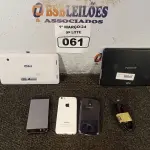 LOTE 061 - 02 TABLETS E 03 CELULARES MARCAS E MODELOS DIVERSOS. (NO ESTADO) ATENÇÃO! FAZER A VISITAÇÃO ANTES DE ARREMATAR, NÃO SABEMOS SE FUNCIONA. LEILÃO NÃO TEM GARANTIA E NEM DEVOLUÇÃO, SUJEITO A POSSÍVEIS AVARIAS VISÍVEIS/OCULTAS E/OU AUSÊNCIA DE COMPONENTES.