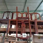 LOTE 156 - 05 CADEIRAS EM MADEIRA COM ASSENTO ALMOFADADO. (NO ESTADO) ATENÇÃO! FAZER A VISITAÇÃO ANTES DE ARREMATAR, NÃO SABEMOS SE FUNCIONA. LEILÃO NÃO TEM GARANTIA E NEM DEVOLUÇÃO, SUJEITO A POSSÍVEIS AVARIAS VISÍVEIS/OCULTAS E/OU AUSÊNCIA DE COMPONENTES.