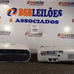 LOTE 167 - 02 PROJETORES MULTIMIDIA MARCAS E MODELOS DIVERSOS. (NO ESTADO) ATENÇÃO! FAZER A VISITAÇÃO ANTES DE ARREMATAR, NÃO SABEMOS SE FUNCIONA. LEILÃO NÃO TEM GARANTIA E NEM DEVOLUÇÃO, SUJEITO A POSSÍVEIS AVARIAS VISÍVEIS/OCULTAS E/OU AUSÊNCIA DE COMPONENTES.