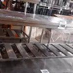 LOTE 108 - 01 MESA MEDINDO 180CMX55CM COM PANELEIRO EM AÇO INOX.(NO ESTADO, NÃO SABEMOS SE FUNCIONA. LEILÃO NÃO TEM GARANTIA E NEM DEVOLUÇÃO).