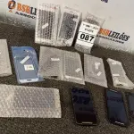 LOTE 087 - 01 LOTE COM VÁRIAS TELAS DE CELULARES MARCAS E MODELOS DIVERSOS. (NO ESTADO) ATENÇÃO! FAZER A VISITAÇÃO ANTES DE ARREMATAR, NÃO SABEMOS SE FUNCIONA. LEILÃO NÃO TEM GARANTIA E NEM DEVOLUÇÃO, SUJEITO A POSSÍVEIS AVARIAS VISÍVEIS/OCULTAS E/OU AUSÊNCIA DE COMPONENTES.