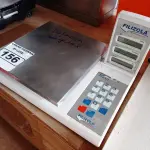 LOTE 156 - 01 BALANÇA DIGITAL FILIZOLA PLURIS ATÉ 15KG. (NO ESTADO, NÃO SABEMOS SE FUNCIONA. LEILÃO NÃO TEM GARANTIA E NEM DEVOLUÇÃO).