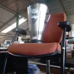 LOTE 366 - 01 BANQUETA ALTA, 01 CADEIRA DE ESCRITÓRIO COM BASE FIXA E 01 COPO DE LIQUIDIFICADOR INDUSTRIAL. (NO ESTADO) ATENÇÃO! FAZER A VISITAÇÃO ANTES DE ARREMATAR, NÃO SABEMOS SE FUNCIONA. LEILÃO NÃO TEM GARANTIA E NEM DEVOLUÇÃO, SUJEITO A POSSÍVEIS AVARIAS VISÍVEIS/OCULTAS E/OU AUSÊNCIA DE COMPONENTES.