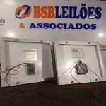 LOTE 231 - 02 PAINÉIS SOLARES 18V 10W SENDO 01 COM AVARIAS. (NO ESTADO) ATENÇÃO! FAZER A VISITAÇÃO ANTES DE ARREMATAR, NÃO SABEMOS SE FUNCIONA. LEILÃO NÃO TEM GARANTIA E NEM DEVOLUÇÃO, SUJEITO A POSSÍVEIS AVARIAS VISÍVEIS/OCULTAS E/OU AUSÊNCIA DE COMPONENTES.
