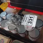 LOTE 331 - 12 LATAS DE COLA PLÁSTICA ANJO. (NO ESTADO) ATENÇÃO! FAZER A VISITAÇÃO ANTES DE ARREMATAR, NÃO SABEMOS SE FUNCIONA. LEILÃO NÃO TEM GARANTIA E NEM DEVOLUÇÃO, SUJEITO A POSSÍVEIS AVARIAS VISÍVEIS/OCULTAS E/OU AUSÊNCIA DE COMPONENTES.
