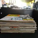 LOTE 489 - 01 LOTE COM DIVERSOS DISCOS DE VINIL.(NO ESTADO) ATENÇÃO! FAZER A VISITAÇÃO ANTES DE ARREMATAR, NÃO SABEMOS SE FUNCIONA. LEILÃO NÃO TEM GARANTIA E NEM DEVOLUÇÃO, SUJEITO A POSSÍVEIS AVARIAS VISÍVEIS/OCULTAS E/OU AUSÊNCIA DE COMPONENTES.