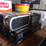 LOTE 423 - 05 PROJETORES MULTIMIDIA MARCAS E MODELOS DIVERSOS. (NO ESTADO) ATENÇÃO! FAZER A VISITAÇÃO ANTES DE ARREMATAR, NÃO SABEMOS SE FUNCIONA. LEILÃO NÃO TEM GARANTIA E NEM DEVOLUÇÃO, SUJEITO A POSSÍVEIS AVARIAS VISÍVEIS/OCULTAS E/OU AUSÊNCIA DE COMPONENTES.