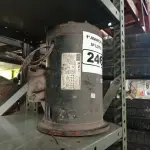 LOTE 246 - 01 MOTOR ELÉTRICO. (NO ESTADO) ATENÇÃO! FAZER A VISITAÇÃO ANTES DE ARREMATAR, NÃO SABEMOS SE FUNCIONA. LEILÃO NÃO TEM GARANTIA E NEM DEVOLUÇÃO, SUJEITO A POSSÍVEIS AVARIAS VISÍVEIS/OCULTAS E/OU AUSÊNCIA DE COMPONENTES.