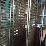 LOTE 325 - 03 CARRINHOS PARA TRANSPORTE DE BANDEJAS. (NO ESTADO) ATENÇÃO! FAZER A VISITAÇÃO ANTES DE ARREMATAR, NÃO SABEMOS SE FUNCIONA. LEILÃO NÃO TEM GARANTIA E NEM DEVOLUÇÃO, SUJEITO A POSSÍVEIS AVARIAS VISÍVEIS/OCULTAS E/OU AUSÊNCIA DE COMPONENTES.