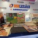 LOTE 414 - 01 LOTE COM VÁRIOS DISCOS DE VINIL. (NO ESTADO) ATENÇÃO! FAZER A VISITAÇÃO ANTES DE ARREMATAR, NÃO SABEMOS SE FUNCIONA. LEILÃO NÃO TEM GARANTIA E NEM DEVOLUÇÃO, SUJEITO A POSSÍVEIS AVARIAS VISÍVEIS/OCULTAS E/OU AUSÊNCIA DE COMPONENTES.