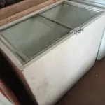 LOTE 255 - 01 FREEZER HORIZONTAL COM TAMPAS DE CORRER 220V. (NO ESTADO) ATENÇÃO! FAZER A VISITAÇÃO ANTES DE ARREMATAR, NÃO SABEMOS SE FUNCIONA. LEILÃO NÃO TEM GARANTIA E NEM DEVOLUÇÃO, SUJEITO A POSSÍVEIS AVARIAS VISÍVEIS/OCULTAS E/OU AUSÊNCIA DE COMPONENTES.