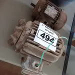 LOTE 494 - 02 MOTORES ELETRICOS. (NO ESTADO) ATENÇÃO! FAZER A VISITAÇÃO ANTES DE ARREMATAR, NÃO SABEMOS SE FUNCIONA. LEILÃO NÃO TEM GARANTIA E NEM DEVOLUÇÃO, SUJEITO A POSSÍVEIS AVARIAS VISÍVEIS/OCULTAS E/OU AUSÊNCIA DE COMPONENTES.
