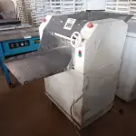 LOTE 205 - 01 CILINDRO PARA MASSAS “MODELADORA DE PÃES” INDUSTRIAL. (NO ESTADO) ATENÇÃO! FAZER A VISITAÇÃO ANTES DE ARREMATAR, NÃO SABEMOS SE FUNCIONA. LEILÃO NÃO TEM GARANTIA E NEM DEVOLUÇÃO, SUJEITO A POSSÍVEIS AVARIAS VISÍVEIS/OCULTAS E/OU AUSÊNCIA DE COMPONENTES.