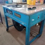 LOTE 516 - 01 MAQUINA ELÉTRICA ARQUEADORA DE FITA MARCA STRAPACK 220V. (NO ESTADO) ATENÇÃO! FAZER A VISITAÇÃO ANTES DE ARREMATAR, NÃO SABEMOS SE FUNCIONA. LEILÃO NÃO TEM GARANTIA E NEM DEVOLUÇÃO, SUJEITO A POSSÍVEIS AVARIAS VISÍVEIS/OCULTAS E/OU AUSÊNCIA DE COMPONENTES.