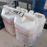 LOTE 467 - 20 LITROS DE SABONETE DE ESPUMA ANTISSÉPTICO. (NO ESTADO) ATENÇÃO! FAZER A VISITAÇÃO ANTES DE ARREMATAR, NÃO SABEMOS SE FUNCIONA. LEILÃO NÃO TEM GARANTIA E NEM DEVOLUÇÃO, SUJEITO A POSSÍVEIS AVARIAS VISÍVEIS/OCULTAS E/OU AUSÊNCIA DE COMPONENTES.