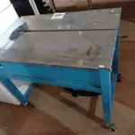 LOTE 506 - 01 MAQUINA ELÉTRICA ARQUEADORA DE FITA MODELO TP-202 MARCA KORETECH 110V. (NO ESTADO) ATENÇÃO! FAZER A VISITAÇÃO ANTES DE ARREMATAR, NÃO SABEMOS SE FUNCIONA. LEILÃO NÃO TEM GARANTIA E NEM DEVOLUÇÃO, SUJEITO A POSSÍVEIS AVARIAS VISÍVEIS/OCULTAS E/OU AUSÊNCIA DE COMPONENTES.
