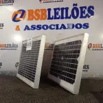 LOTE 415 - 02 PAINÉIS SOLARES 18V 10W. (NO ESTADO) ATENÇÃO! FAZER A VISITAÇÃO ANTES DE ARREMATAR, NÃO SABEMOS SE FUNCIONA. LEILÃO NÃO TEM GARANTIA E NEM DEVOLUÇÃO, SUJEITO A POSSÍVEIS AVARIAS VISÍVEIS/OCULTAS E/OU AUSÊNCIA DE COMPONENTES.