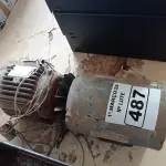 LOTE 487 - 02 MOTORES ELÉTRICOS. (NO ESTADO) ATENÇÃO! FAZER A VISITAÇÃO ANTES DE ARREMATAR, NÃO SABEMOS SE FUNCIONA. LEILÃO NÃO TEM GARANTIA E NEM DEVOLUÇÃO, SUJEITO A POSSÍVEIS AVARIAS VISÍVEIS/OCULTAS E/OU AUSÊNCIA DE COMPONENTES.