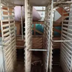 LOTE 517 - 04 CARRINHOS PARA TRANSPORTE DE BANDEJAS. (NO ESTADO) ATENÇÃO! FAZER A VISITAÇÃO ANTES DE ARREMATAR, NÃO SABEMOS SE FUNCIONA. LEILÃO NÃO TEM GARANTIA E NEM DEVOLUÇÃO, SUJEITO A POSSÍVEIS AVARIAS VISÍVEIS/OCULTAS E/OU AUSÊNCIA DE COMPONENTES.
