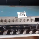 LOTE 357 - 01 MESA DE ÁUDIO ANTIGA. (NO ESTADO) ATENÇÃO! FAZER A VISITAÇÃO ANTES DE ARREMATAR, NÃO SABEMOS SE FUNCIONA. LEILÃO NÃO TEM GARANTIA E NEM DEVOLUÇÃO, SUJEITO A POSSÍVEIS AVARIAS VISÍVEIS/OCULTAS E/OU AUSÊNCIA DE COMPONENTES.