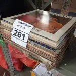 LOTE 261 - 01 LOTE COM VÁRIOS DISCOS DE VINIL. (NO ESTADO) ATENÇÃO! FAZER A VISITAÇÃO ANTES DE ARREMATAR, NÃO SABEMOS SE FUNCIONA. LEILÃO NÃO TEM GARANTIA E NEM DEVOLUÇÃO, SUJEITO A POSSÍVEIS AVARIAS VISÍVEIS/OCULTAS E/OU AUSÊNCIA DE COMPONENTES.