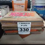 LOTE 330 - 01 LOTE COM VÁRIOS DISCOS DE VINIL. (NO ESTADO) ATENÇÃO! FAZER A VISITAÇÃO ANTES DE ARREMATAR, NÃO SABEMOS SE FUNCIONA. LEILÃO NÃO TEM GARANTIA E NEM DEVOLUÇÃO, SUJEITO A POSSÍVEIS AVARIAS VISÍVEIS/OCULTAS E/OU AUSÊNCIA DE COMPONENTES.