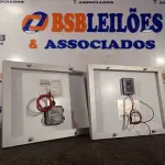 LOTE 236 - 02 PAINÉIS SOLARES 18V 10W. (NO ESTADO) ATENÇÃO! FAZER A VISITAÇÃO ANTES DE ARREMATAR, NÃO SABEMOS SE FUNCIONA. LEILÃO NÃO TEM GARANTIA E NEM DEVOLUÇÃO, SUJEITO A POSSÍVEIS AVARIAS VISÍVEIS/OCULTAS E/OU AUSÊNCIA DE COMPONENTES.