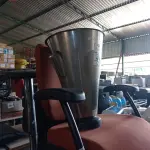 LOTE 366 - 01 BANQUETA ALTA, 01 CADEIRA DE ESCRITÓRIO COM BASE FIXA E 01 COPO DE LIQUIDIFICADOR INDUSTRIAL. (NO ESTADO) ATENÇÃO! FAZER A VISITAÇÃO ANTES DE ARREMATAR, NÃO SABEMOS SE FUNCIONA. LEILÃO NÃO TEM GARANTIA E NEM DEVOLUÇÃO, SUJEITO A POSSÍVEIS AVARIAS VISÍVEIS/OCULTAS E/OU AUSÊNCIA DE COMPONENTES.
