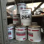 LOTE 264 - 12 LATAS DE COLA PLÁSTICA ANJO. (NO ESTADO) ATENÇÃO! FAZER A VISITAÇÃO ANTES DE ARREMATAR, NÃO SABEMOS SE FUNCIONA. LEILÃO NÃO TEM GARANTIA E NEM DEVOLUÇÃO, SUJEITO A POSSÍVEIS AVARIAS VISÍVEIS/OCULTAS E/OU AUSÊNCIA DE COMPONENTES.