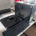 LOTE 498 - 01 CPU 01 MONITOR, 01 TECLADO E 01 MOUSE. (NO ESTADO) ATENÇÃO! FAZER A VISITAÇÃO ANTES DE ARREMATAR, NÃO SABEMOS SE FUNCIONA. LEILÃO NÃO TEM GARANTIA E NEM DEVOLUÇÃO, SUJEITO A POSSÍVEIS AVARIAS VISÍVEIS/OCULTAS E/OU AUSÊNCIA DE COMPONENTES.