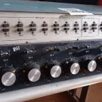 LOTE 357 - 01 MESA DE ÁUDIO ANTIGA. (NO ESTADO) ATENÇÃO! FAZER A VISITAÇÃO ANTES DE ARREMATAR, NÃO SABEMOS SE FUNCIONA. LEILÃO NÃO TEM GARANTIA E NEM DEVOLUÇÃO, SUJEITO A POSSÍVEIS AVARIAS VISÍVEIS/OCULTAS E/OU AUSÊNCIA DE COMPONENTES.