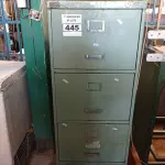 LOTE 445 - 01 ARMÁRIO DE AÇO COM 04 GAVETAS. (NO ESTADO) ATENÇÃO! FAZER A VISITAÇÃO ANTES DE ARREMATAR, NÃO SABEMOS SE FUNCIONA. LEILÃO NÃO TEM GARANTIA E NEM DEVOLUÇÃO, SUJEITO A POSSÍVEIS AVARIAS VISÍVEIS/OCULTAS E/OU AUSÊNCIA DE COMPONENTES.