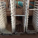 LOTE 517 - 04 CARRINHOS PARA TRANSPORTE DE BANDEJAS. (NO ESTADO) ATENÇÃO! FAZER A VISITAÇÃO ANTES DE ARREMATAR, NÃO SABEMOS SE FUNCIONA. LEILÃO NÃO TEM GARANTIA E NEM DEVOLUÇÃO, SUJEITO A POSSÍVEIS AVARIAS VISÍVEIS/OCULTAS E/OU AUSÊNCIA DE COMPONENTES.