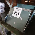 LOTE 221 - 01 MIMEOGRAFO. (NO ESTADO) ATENÇÃO! FAZER A VISITAÇÃO ANTES DE ARREMATAR, NÃO SABEMOS SE FUNCIONA. LEILÃO NÃO TEM GARANTIA E NEM DEVOLUÇÃO, SUJEITO A POSSÍVEIS AVARIAS VISÍVEIS/OCULTAS E/OU AUSÊNCIA DE COMPONENTES.