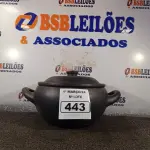 LOTE 443 - 01 PANELA DE BARRO. (NO ESTADO) ATENÇÃO! FAZER A VISITAÇÃO ANTES DE ARREMATAR, NÃO SABEMOS SE FUNCIONA. LEILÃO NÃO TEM GARANTIA E NEM DEVOLUÇÃO, SUJEITO A POSSÍVEIS AVARIAS VISÍVEIS/OCULTAS E/OU AUSÊNCIA DE COMPONENTES.