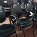 LOTE 287 - 04 CADEIRAS DE ESCRITÓRIO COM BASES FIXAS. (NO ESTADO) ATENÇÃO! FAZER A VISITAÇÃO ANTES DE ARREMATAR, NÃO SABEMOS SE FUNCIONA. LEILÃO NÃO TEM GARANTIA E NEM DEVOLUÇÃO, SUJEITO A POSSÍVEIS AVARIAS VISÍVEIS/OCULTAS E/OU AUSÊNCIA DE COMPONENTES.