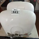 LOTE 523 - 02 LAVATÓRIOS COM TORNEIRAS PARA BANHEIRO. (NO ESTADO) ATENÇÃO! FAZER A VISITAÇÃO ANTES DE ARREMATAR, NÃO SABEMOS SE FUNCIONA. LEILÃO NÃO TEM GARANTIA E NEM DEVOLUÇÃO, SUJEITO A POSSÍVEIS AVARIAS VISÍVEIS/OCULTAS E/OU AUSÊNCIA DE COMPONENTES.