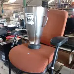 LOTE 366 - 01 BANQUETA ALTA, 01 CADEIRA DE ESCRITÓRIO COM BASE FIXA E 01 COPO DE LIQUIDIFICADOR INDUSTRIAL. (NO ESTADO) ATENÇÃO! FAZER A VISITAÇÃO ANTES DE ARREMATAR, NÃO SABEMOS SE FUNCIONA. LEILÃO NÃO TEM GARANTIA E NEM DEVOLUÇÃO, SUJEITO A POSSÍVEIS AVARIAS VISÍVEIS/OCULTAS E/OU AUSÊNCIA DE COMPONENTES.