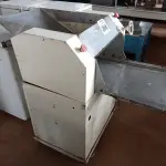 LOTE 205 - 01 CILINDRO PARA MASSAS “MODELADORA DE PÃES” INDUSTRIAL. (NO ESTADO) ATENÇÃO! FAZER A VISITAÇÃO ANTES DE ARREMATAR, NÃO SABEMOS SE FUNCIONA. LEILÃO NÃO TEM GARANTIA E NEM DEVOLUÇÃO, SUJEITO A POSSÍVEIS AVARIAS VISÍVEIS/OCULTAS E/OU AUSÊNCIA DE COMPONENTES.