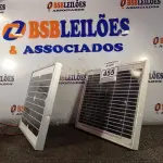 LOTE 455 - 02 PAINÉIS SOLARES 18V 10W. (NO ESTADO) ATENÇÃO! FAZER A VISITAÇÃO ANTES DE ARREMATAR, NÃO SABEMOS SE FUNCIONA. LEILÃO NÃO TEM GARANTIA E NEM DEVOLUÇÃO, SUJEITO A POSSÍVEIS AVARIAS VISÍVEIS/OCULTAS E/OU AUSÊNCIA DE COMPONENTES.