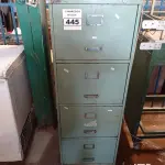 LOTE 445 - 01 ARMÁRIO DE AÇO COM 04 GAVETAS. (NO ESTADO) ATENÇÃO! FAZER A VISITAÇÃO ANTES DE ARREMATAR, NÃO SABEMOS SE FUNCIONA. LEILÃO NÃO TEM GARANTIA E NEM DEVOLUÇÃO, SUJEITO A POSSÍVEIS AVARIAS VISÍVEIS/OCULTAS E/OU AUSÊNCIA DE COMPONENTES.